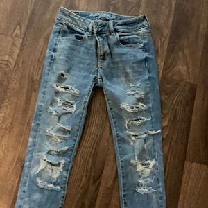LNWOT American Eagle Distressed Jeans Size 4
